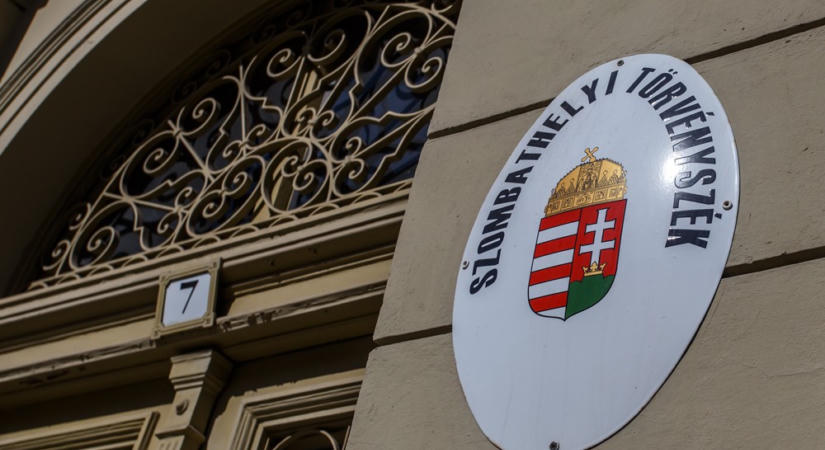 Nem bírt magával: biztonsági kamerákat ütött szét egy férfi a szombathelyi pláza mélygarázsában