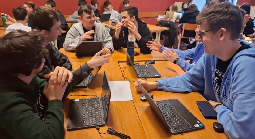 Nem tiltják, szabályozzák: így tanítják az MI használatát a Széchenyiben