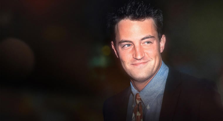 HETI STREAMAJÁNLÓ: Matthew Perry emléke, Dexter visszatérése és Liev Schreiber rémálma