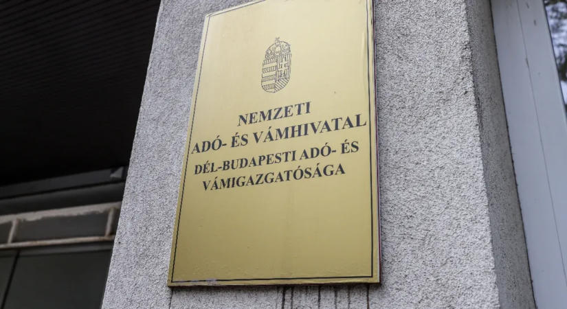 102 ezer forintos adóvisszatérítésről szóló sms-ekkel trükköznek az ál-navos csalók