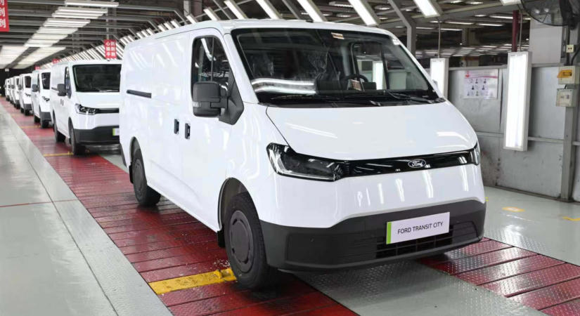 Megkezdődött a Ford emblémás kínai furgon gyártása! Itthon is kapható lesz!