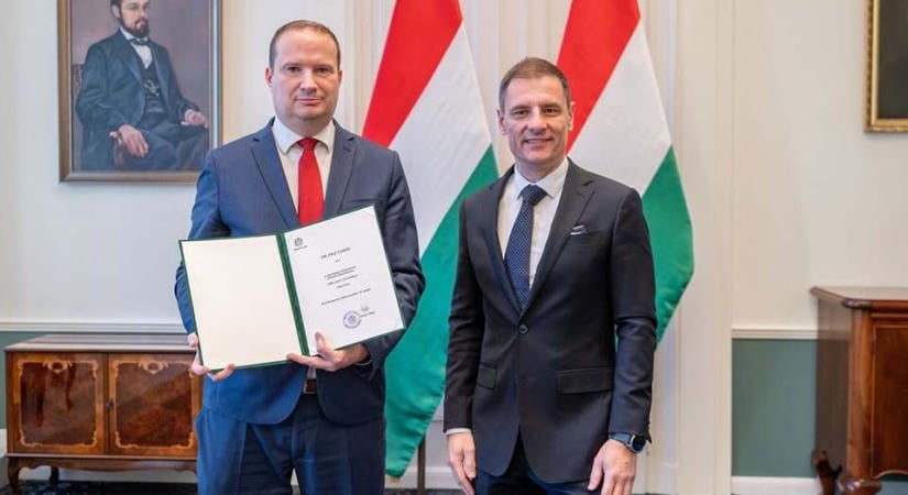 Kihallgatták Tuzson Bence volt államtitkárát a Tisza-applikációt letöltők kirúgása miatt