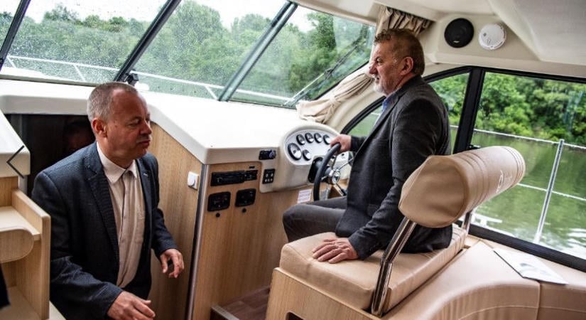 Főleg magyarok keresik a Fidesz 5 milliárd forintos Tisza-hajóit