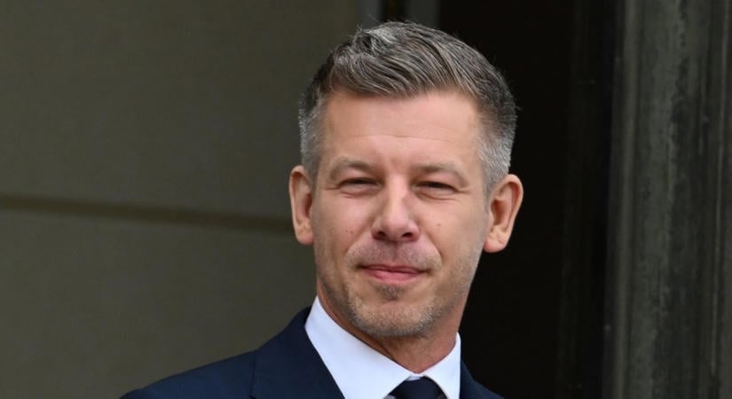Csak ámulsz, ki várta este palacsintával Magyar Pétert. 77 ezren reagáltak rá az éjszakában