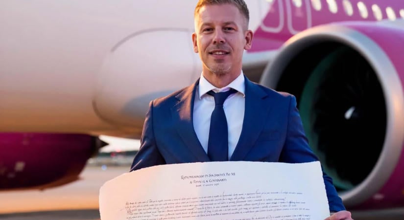 Magyar Péter elindult XIV. Leó pápához a Vatikánba