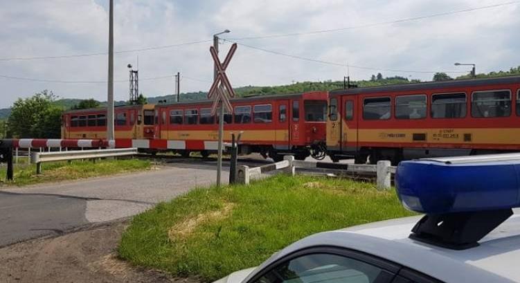 Vasúti átkelőknél ellenőriztek és volt is miért