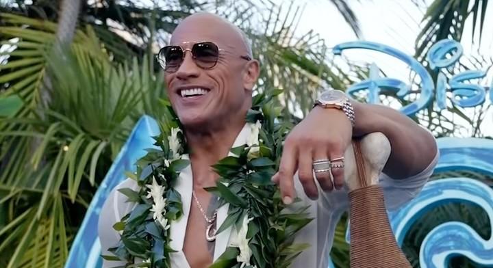 Hölgykoszorú! Dwayne Johnson 3 lányával mosolygott a Vaiana premierjén