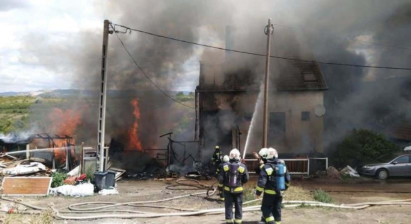 Összefogásra kérik az egrieket: ötgyermekes család maradt fedél nélkül a hétfői tűz után