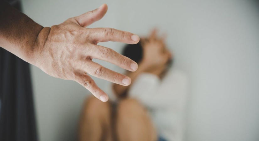 Italozásból rémálom: brutálisan bántalmazta volt élettársát