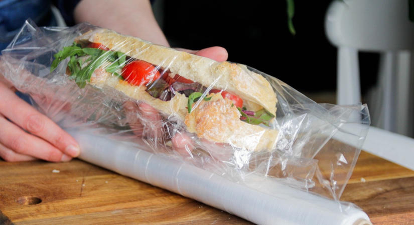 5 étel, amit soha ne csomagolj folpackba! Mérgezővé és ehetetlenné válhat