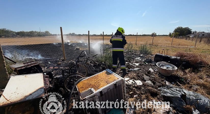 Tizennégy riasztás a hétvégén: tarlótűz Békésen, kiégett melléképület Battonyán