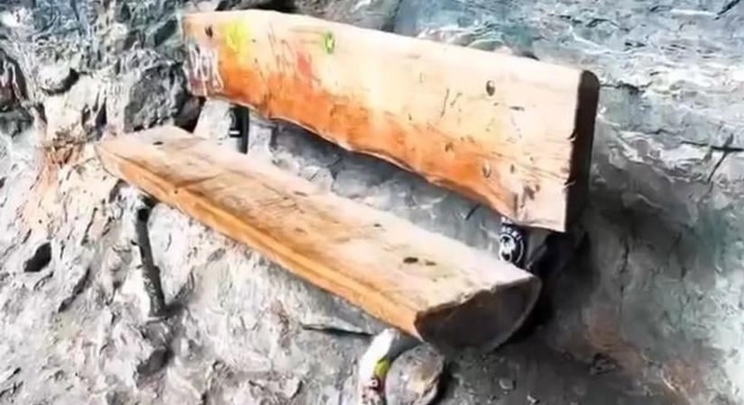 Egy svájci pad lett az internet új kedvence – a látvány miatt mindenki oda akar menni - videó