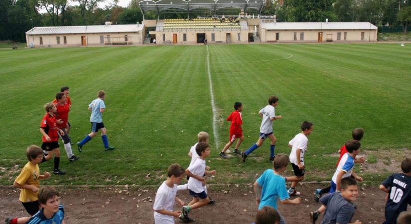 Megszűnik a tao-pénz: Veszélybe kerülhet a gyerekek sportolása a kistelepüléseken?