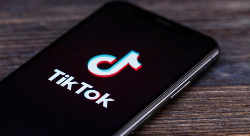 Betiltották a közösségi médiát a 15 év alattiak számára