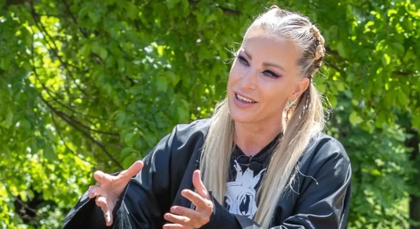 "A stewardess nem akart fölengedni" - Pásztor Anna borzasztó helyzetbe került a repülőn