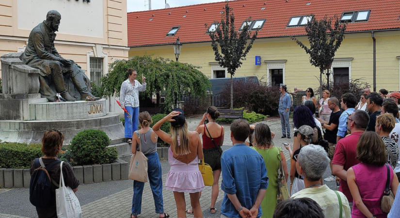 Bandor Éva "műemlékké avatása" is a Magyar magazinban