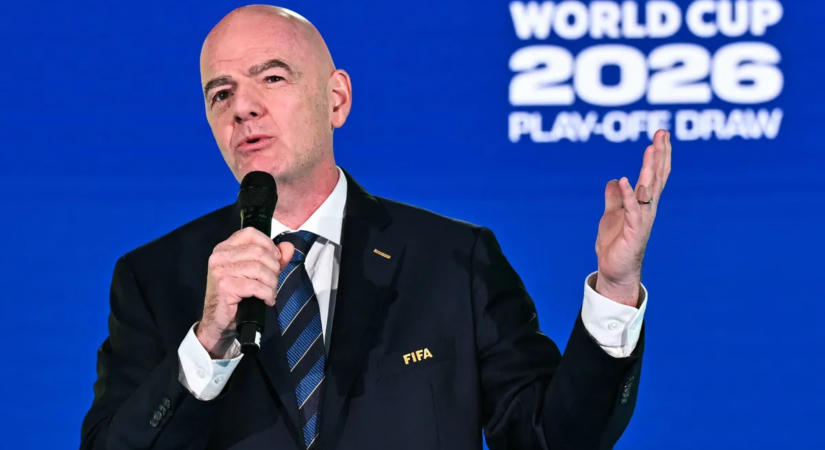 Lemondásra szólították fel a FIFA elnökét, aki azonnal reagált a botrányra