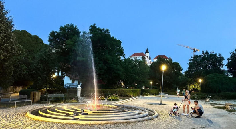 Újra életre kelt a Margit-romok szökőkútja, erre régóta vártak a veszprémiek ( galéria, videó)