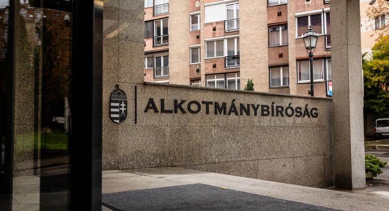 Az Alkotmánybíróság megsemmisítette a Kúria sajtószabadságot sértő döntését
