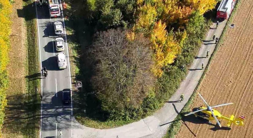 Hiába szállt le mentőhelikopter, halálos baleset történt Burgenlandban, nem messze a határtól - fotók