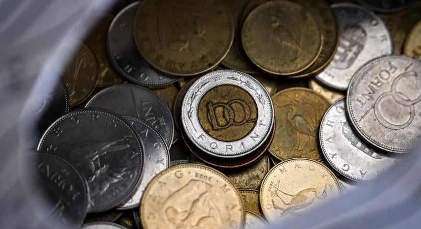 Ezt nem teszi ki az ablakba a forint: csúnya számok érkeztek októberről