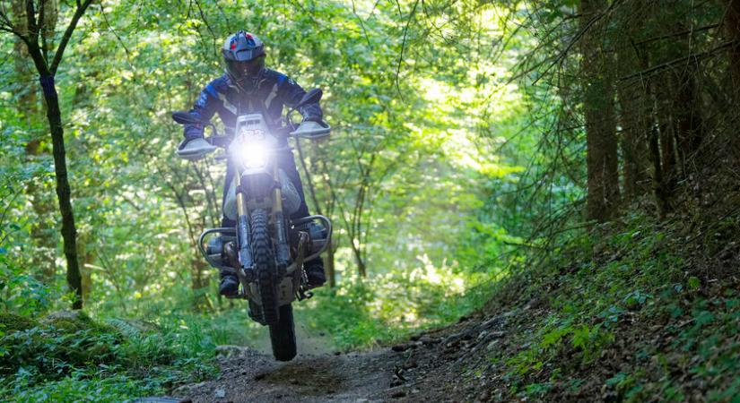 Ezzel indulnak a pilóták az idei BMW Motorrad Trophyn - A retró a jövő?