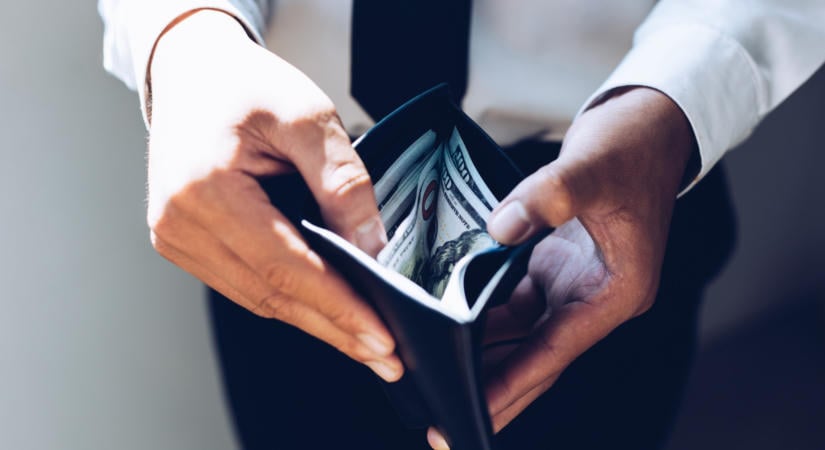 Idén 30 százalékkal nőhetnek a juttatások egy speciális ágazatban: hiába a nehézségek, máris dörzsölhetik a tenyerüket a Wall Street-i nagykutyák