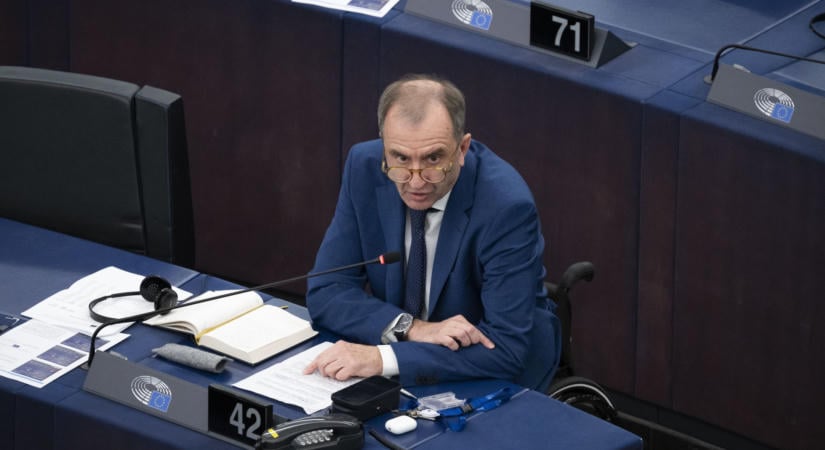 Lázár János lemondott, a Fidesz pedig a lista 266. helyéről választotta ki utódját: meglepő dominóhatást indított el a döntés