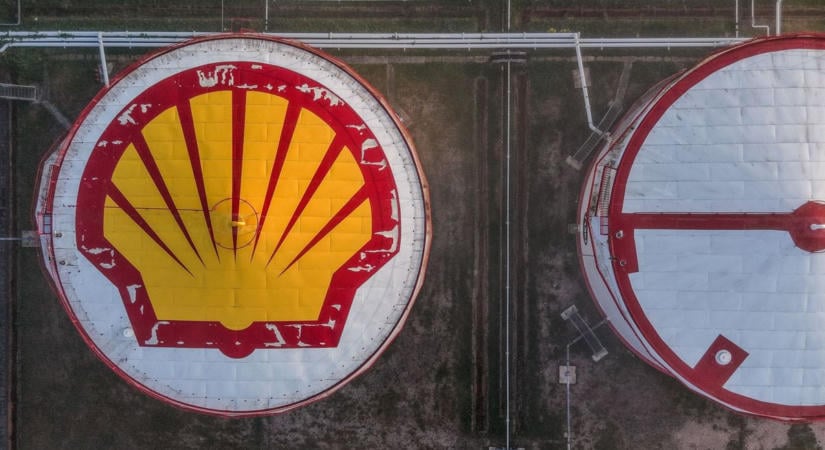 Elképesztő, sosem látott haszonnal finomít a Shell: hatalmas profitot zsebelhetett be az olajáriás – dörzsölhetik tenyerüket a Molnál is