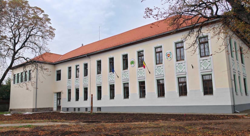 Költözés és korszerű gépek az Apor Péter Szaklíceumban – Folytatódik az iskola felújítása