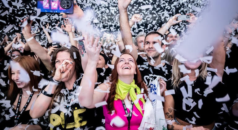 Kirúgták a ház oldalát a pop-punk fenegyerekei Csepelen