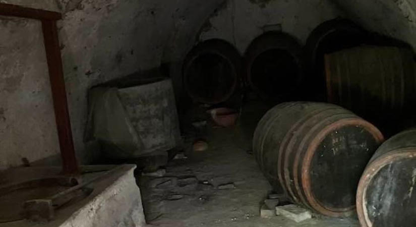 Megállt az idő ebben a magára hagyott Balaton-felvidéki pincében (galéria)