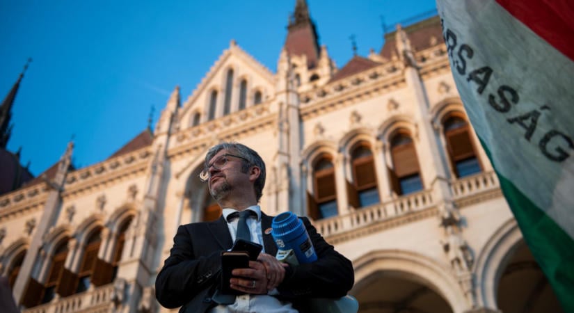 Hadházy Ákos aggódik, hogy megint egy lezsírozott pályázattal lesz új elnöke a Médiatanácsnak