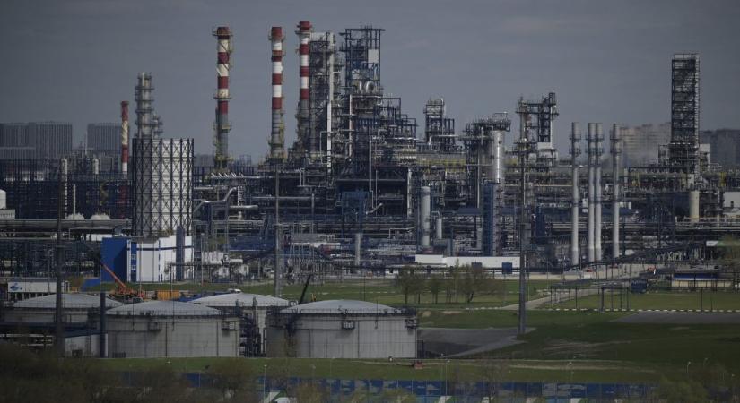 Egyre valószínűtlenebbnek tűnik a teljes EU-s olajembargó, Orbánra mutogat a nemzetközi sajtó