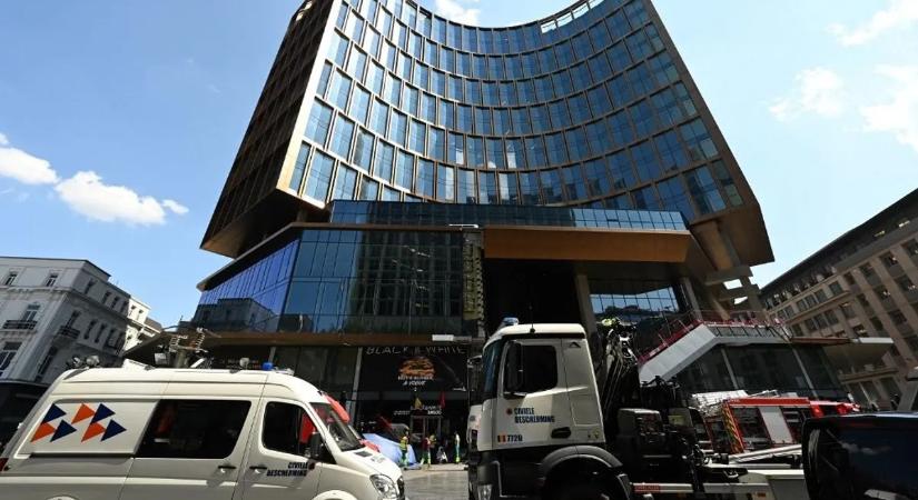 Holttestekre bukkantak egy liftaknában a hatalmas tűz után Brüsszelben
