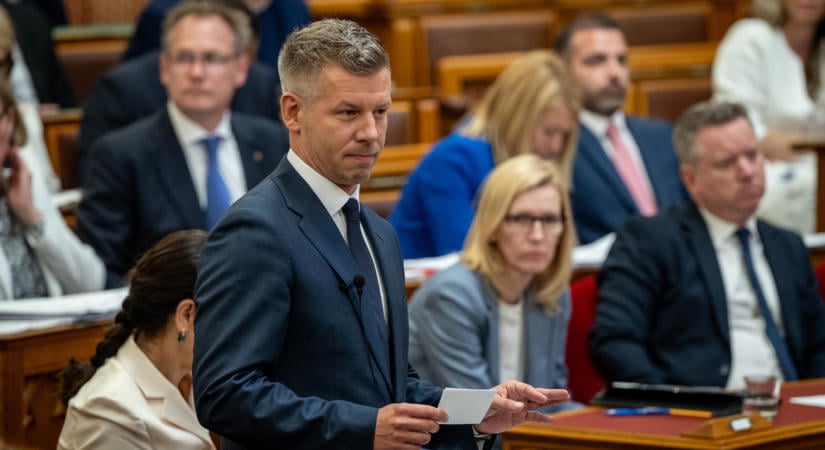 Elemző: Magyar Pétert az ultrák vihetik be az utcába, az abszolút parlament viszont marad
