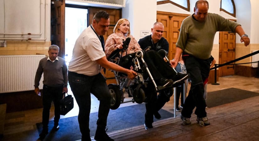 El kellett vágni a gerincvelőmet, hogy használni tudjam a lebénult kezem – mondta a Jókai utcai házomlás áldozata a vádlotti meghallgatások előtt