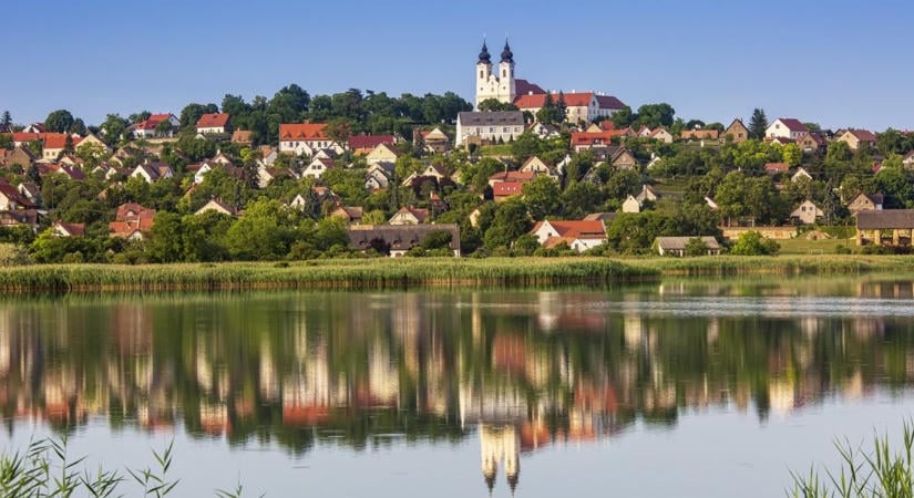 Balesetveszély: olyan csomópont épülhet át a Balatonnál, amit utálnak az autósok, a jóból a bringások sem maradnak ki
