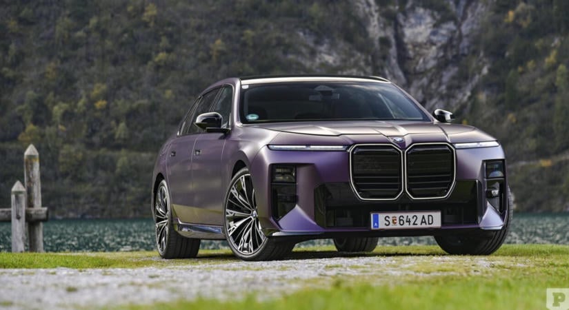 Pazar limuzin, amit vezetni is élmény – kipróbáltuk a Neue Klasse-stílusban megújult BMW 7-est