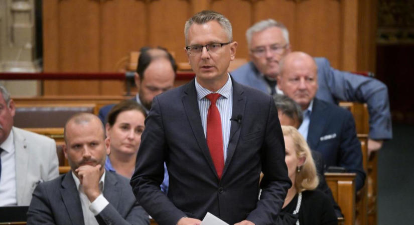 Tízezren írták alá a KDNP petícióját Lannert Judit miatt, Rétvári Bence a szakszervezetek kiállására is számít