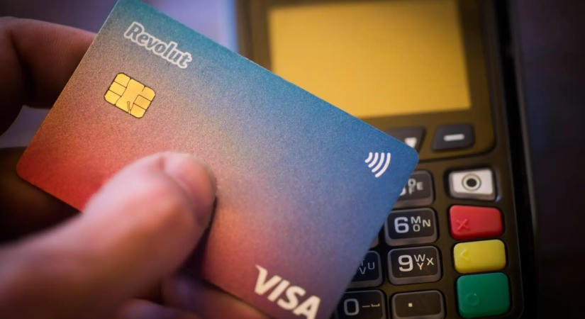 Díjmentes lett a készpénzfelvétel Revolut-kártyával az Erste Bank automatáinál