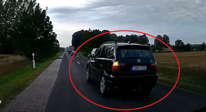 Videón a pillanat, amiért eltiltották a sofőrt a vezetéstől