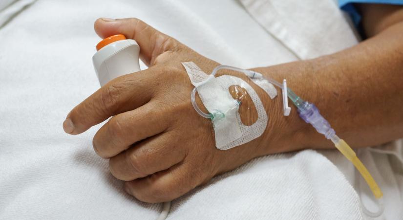 Vörös kód az egészségügyben: csúnya számok érkeztek a kórházakból