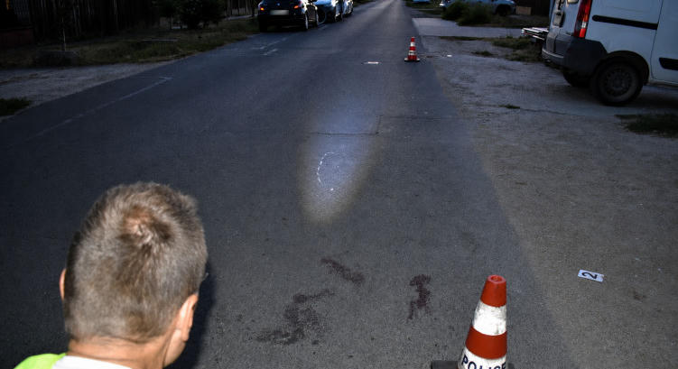 Menet közben szállt ki az őt felvevő autóból egy 18 éves fiú Hajdúszoboszlón, a sofőr cserbenhagyta
