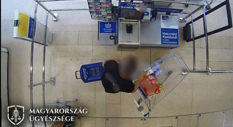 Jogerősen elítélték a polgármestert, aki sárgarépaként ütötte be a legót a Tescóban