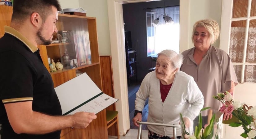 Isten éltesse a 90 éves Rozália nénit!