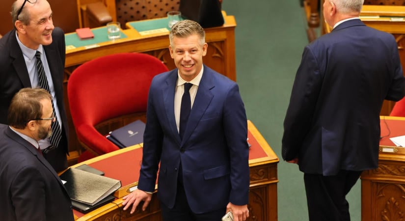 Megható ajándékot kapott Magyar Péter a korábbi NATO-főtitkártól október 23-án – videó