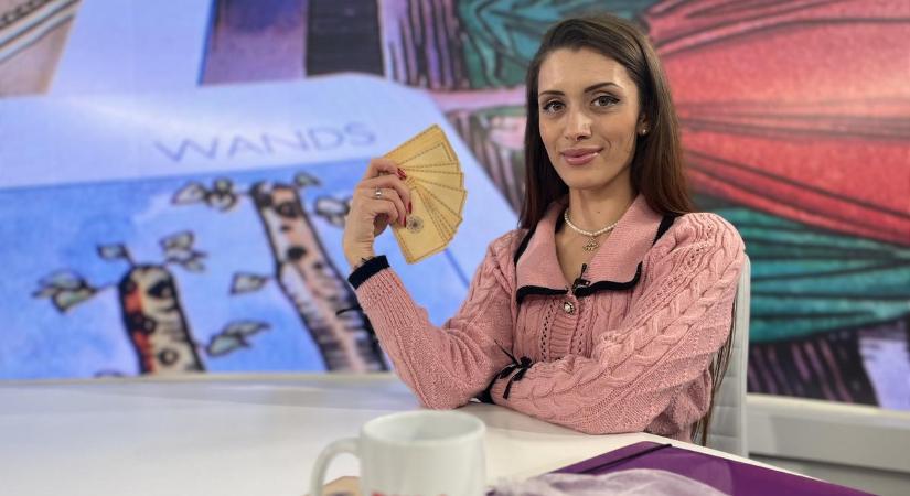 Mi vár kedvenc hírességeinkre az új évben? - Jövendőmondót kérdeztünk a Blikk stúdiójában - videó