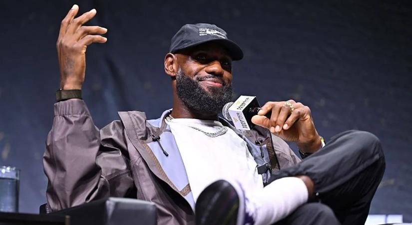 LeBron James a Philadelphia 76ersben folytatja – hivatalos