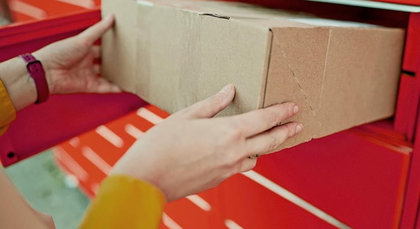 Trükkös easybox-csalás – Termék-visszaküldést szimulált egy fiatalember